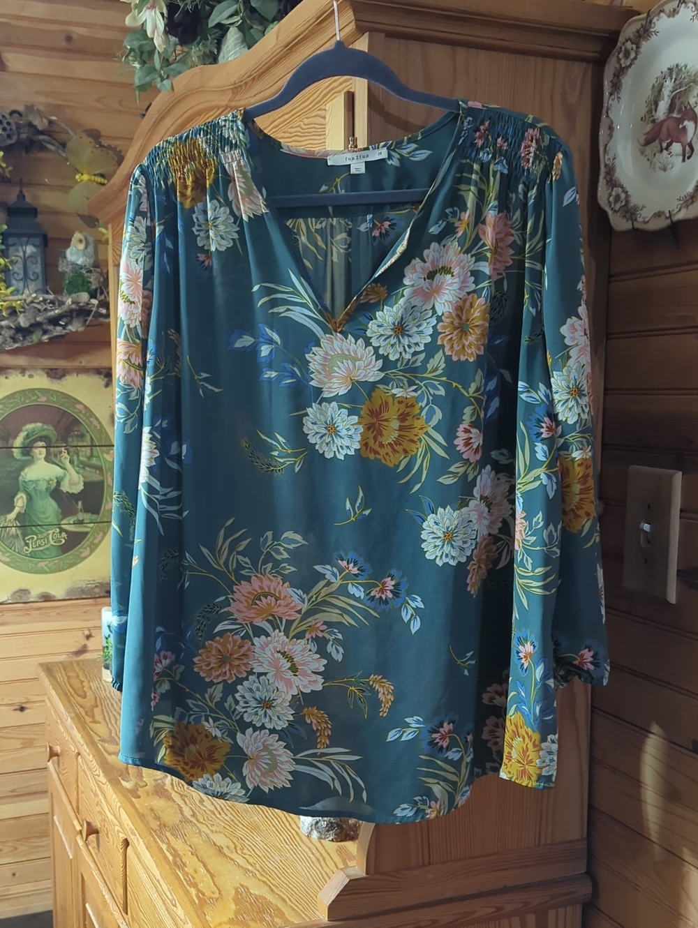 fun 2 fun Teal Floral V-Neck Blouse. See pics for details. Last one.